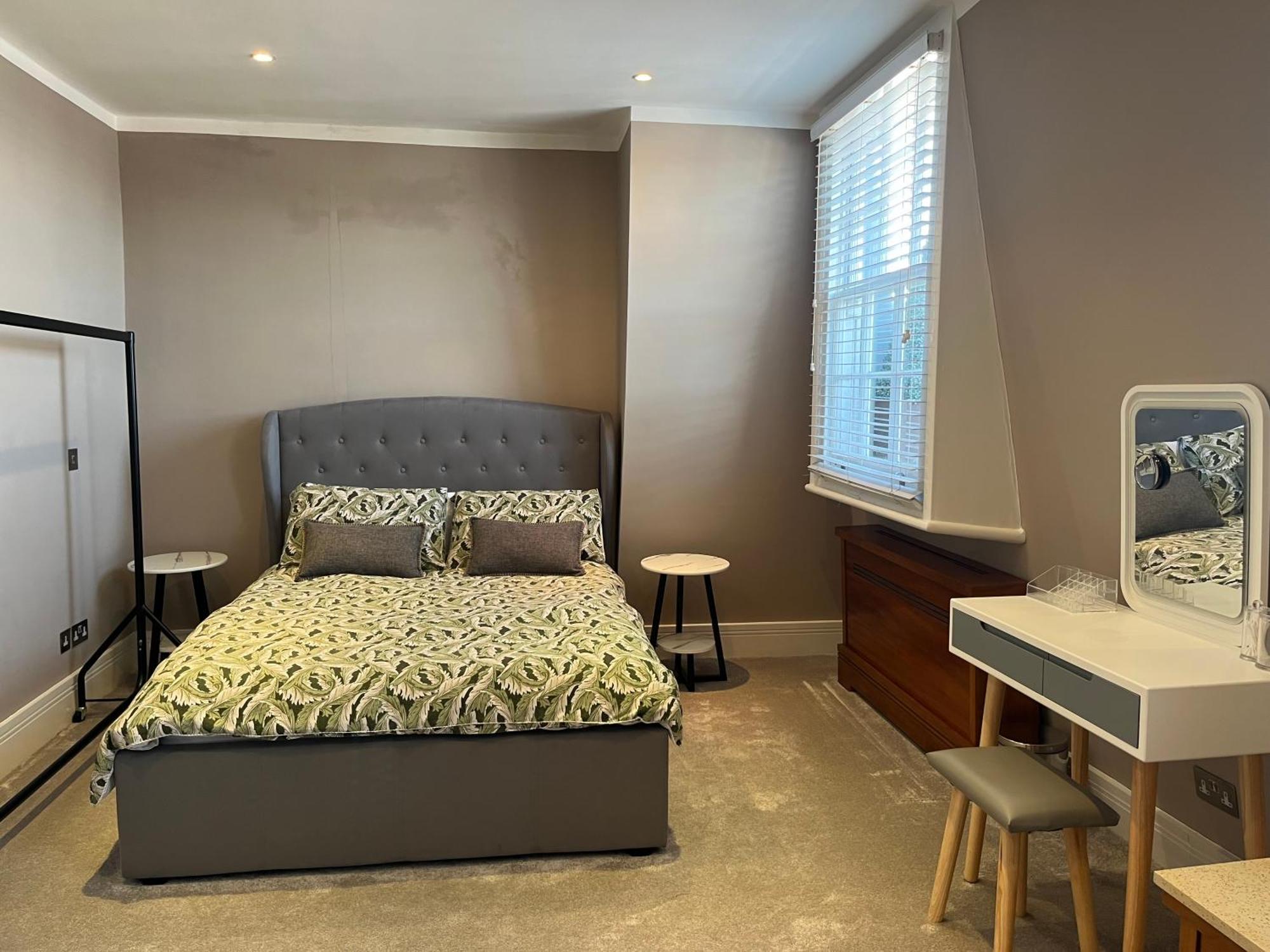 Mansion Queensberry Лондон Екстериор снимка